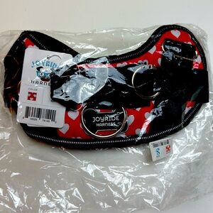 ❤️ Joyride Harness – Size Small – Hearts Print – NWT